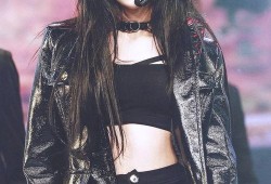 爆料舞台周洁琼视频播放,舞台魅力四射！周洁琼惊艳表演引网友热议