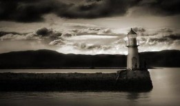 灯塔下的男人在线观看